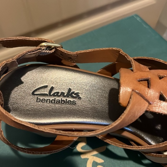 Clark bendables in Tan size 6 (37) - Picture 3 of 7